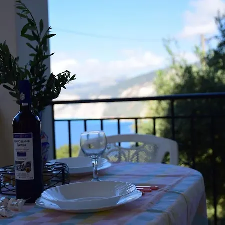 Effie's Escape Spacious Zóla